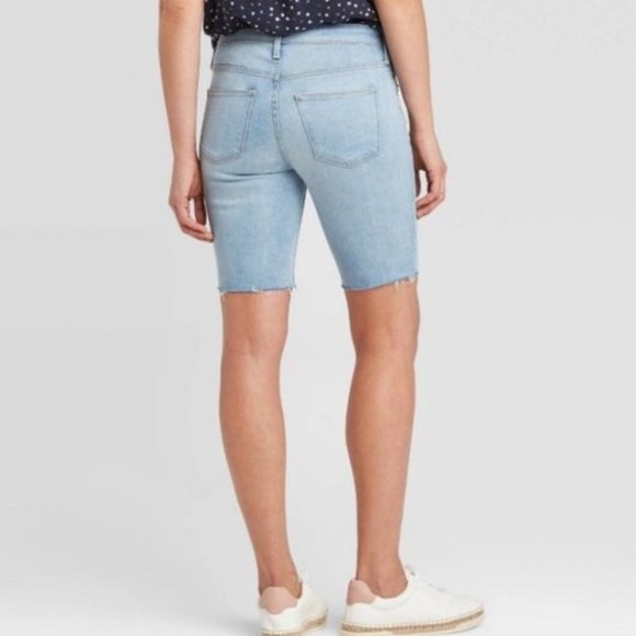 Universal Thread Women’s Mid-Rise Jean Shorts - Picture 2 of 5